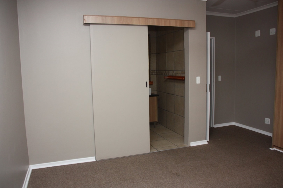 2 Bedroom Property for Sale in Langenhovenpark Free State